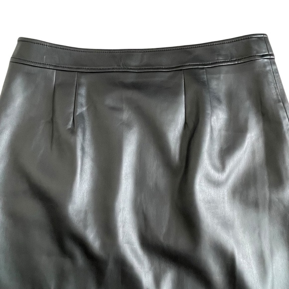 Talbots Vegan Leather Mini Skirt Women’s Size 8 Casual Black Soft - Picture 5 of 7